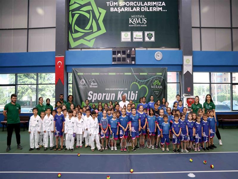 MERAM BELEDİYESPOR KULÜBÜ | BAŞKAN KAVUŞ’TAN YAZ SPOR OKULU ÖĞRENCİLERİNE SÜRPRİZ ZİYARET